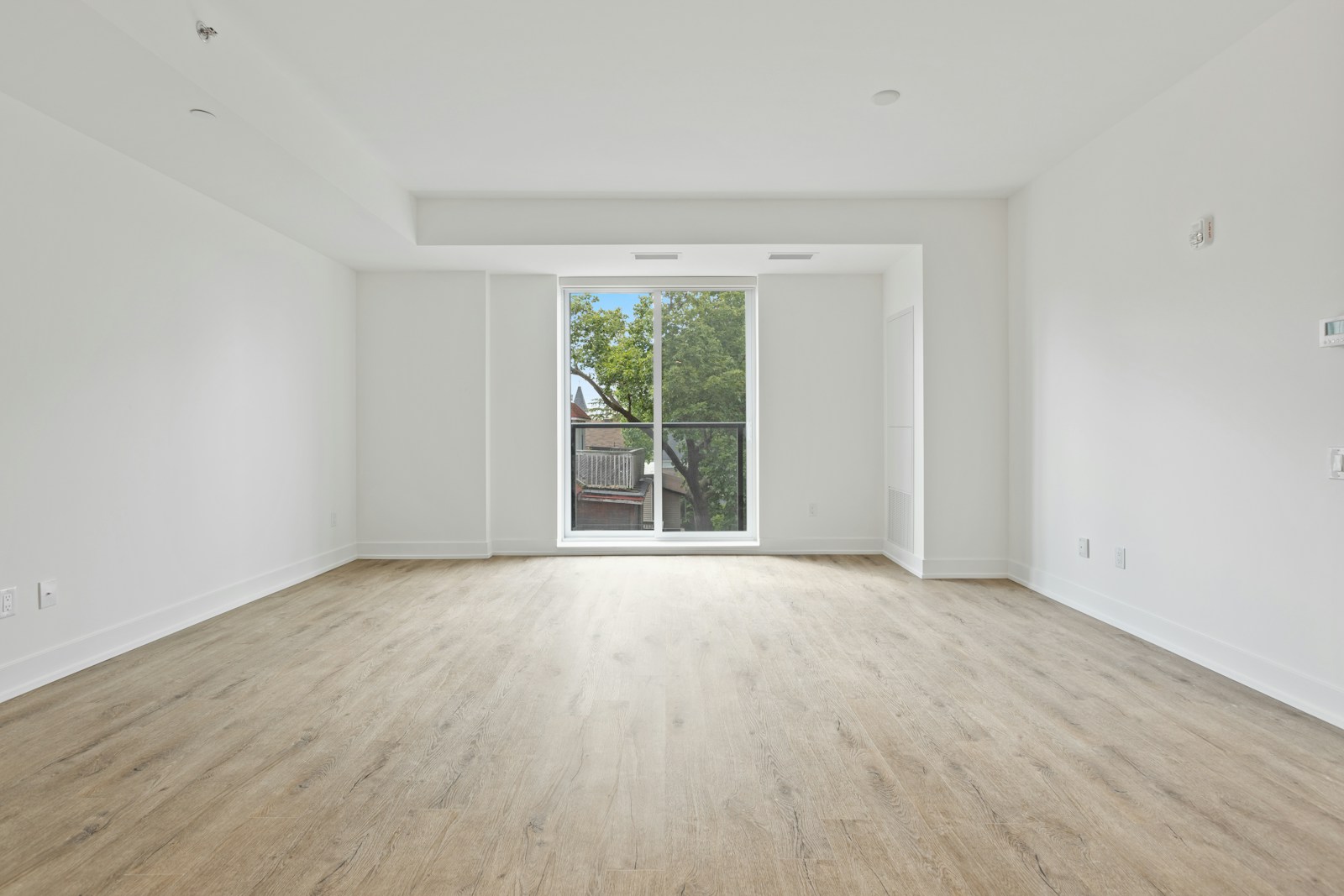 Empty unstaged living room before AI virtual staging